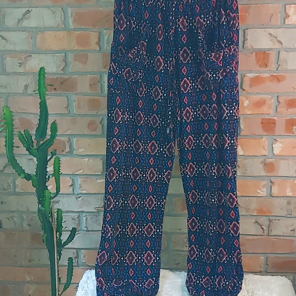 Drawstring lounge pants with front pockets/elastic @ ankles.